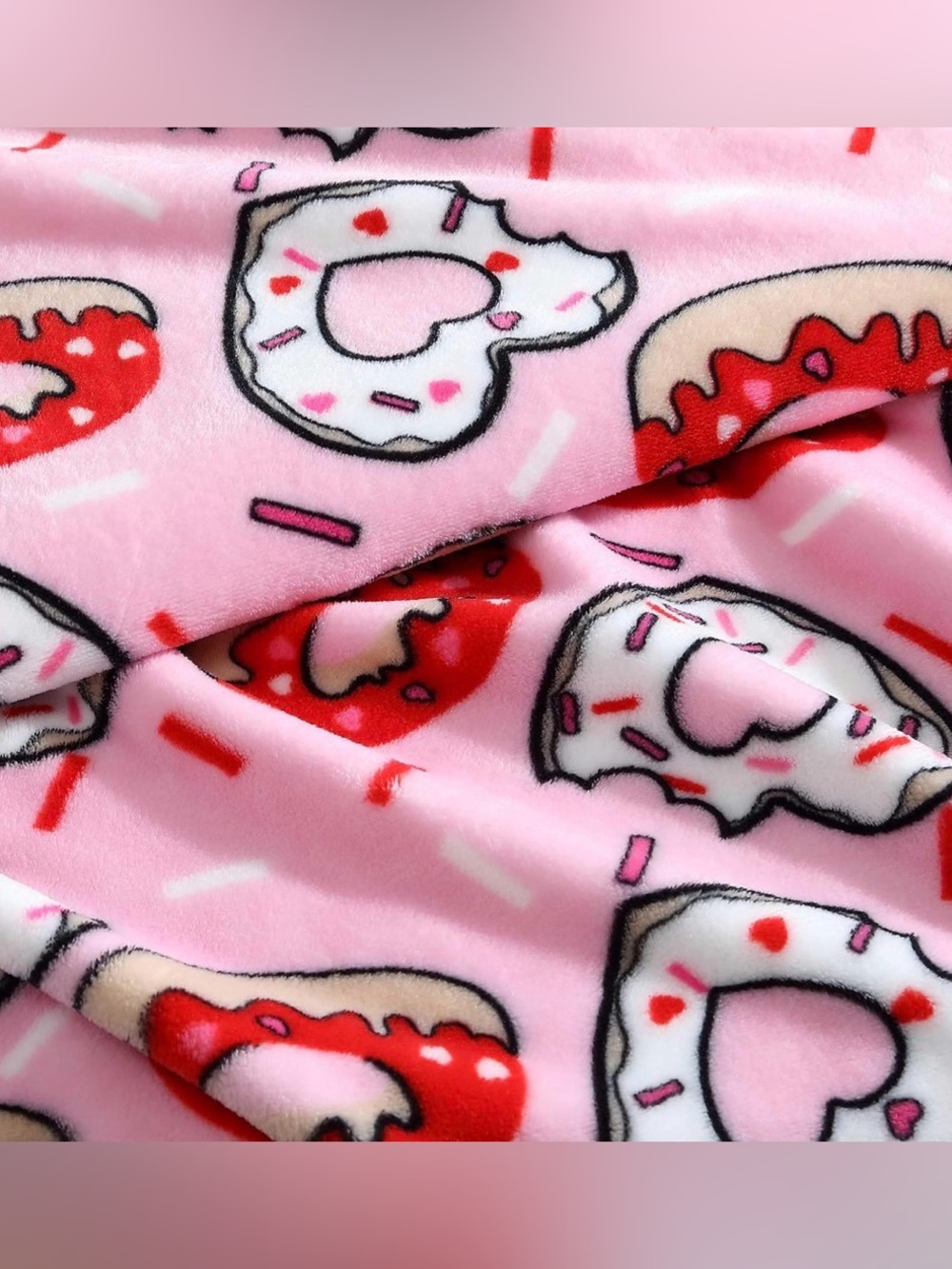 Betsey Johnson Hearts & Doughnuts Blanket (new in plastic) - Picture 2 of 5